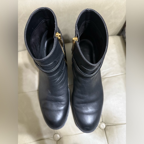 Michael Kors Black boot for women. - Picture 3 of 8